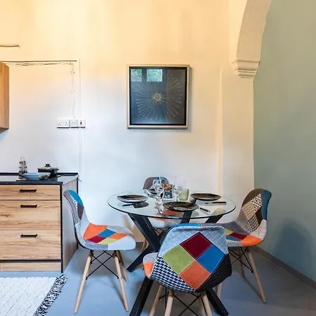 Blue Haven - 2-br Artistic Escape In 公寓