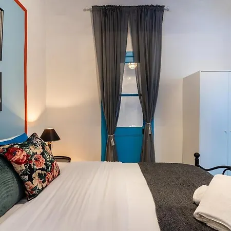 Blue Haven - 2-br Artistic Escape In