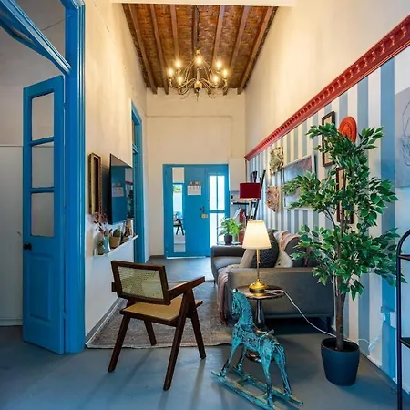 Blue Haven - 2-br Artistic Escape In